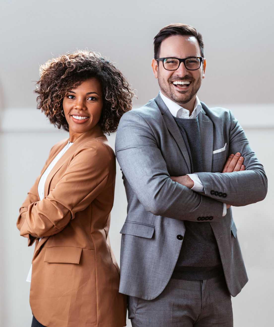2 people smiling Pourquoi sommes-nous si abordables?